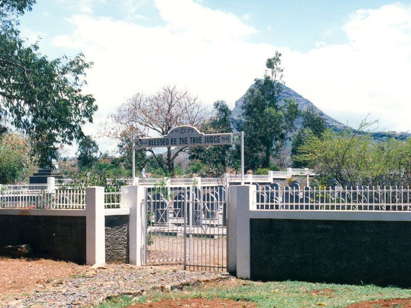 1996-12-00_mauritius_friedhof_02_copyright_ronald_friedmann