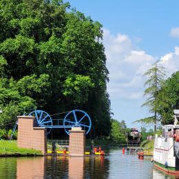 Technische Meisterleistung auf dem Kanal Eblaska